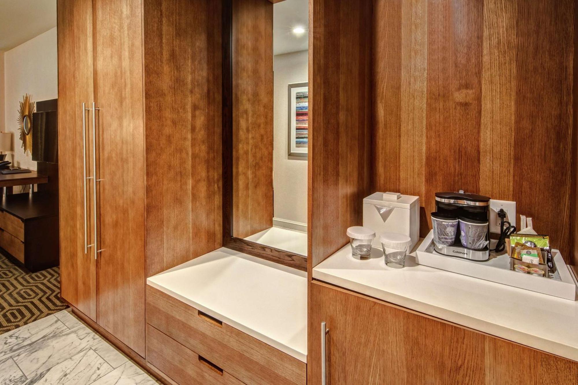 Отель Hilton Franklin Cool Springs Экстерьер фото