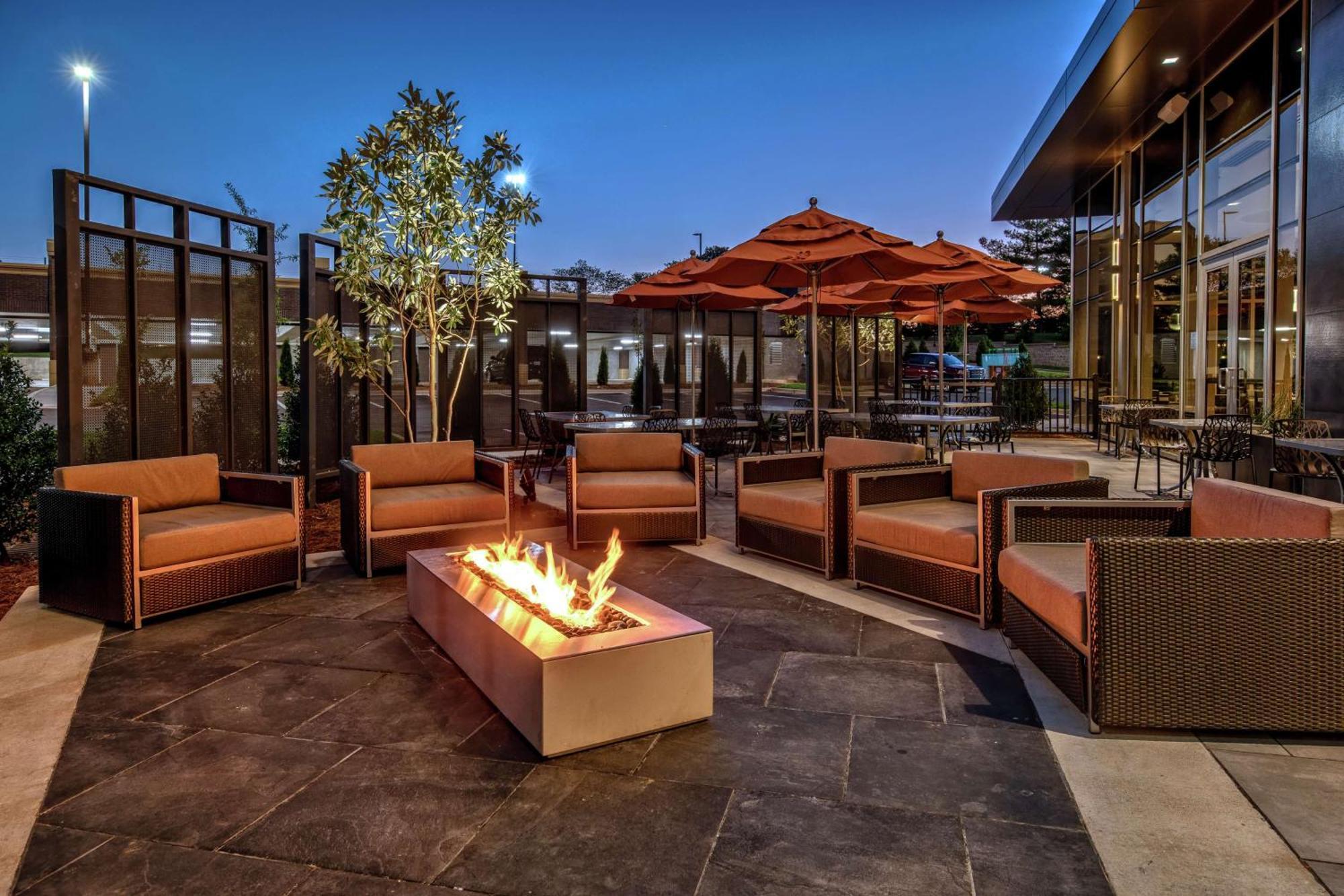 Отель Hilton Franklin Cool Springs Экстерьер фото
